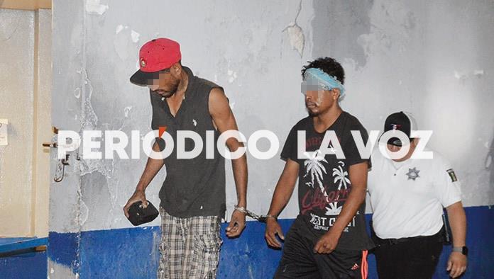 Vecinos les “funden” el vicio a drogadictos