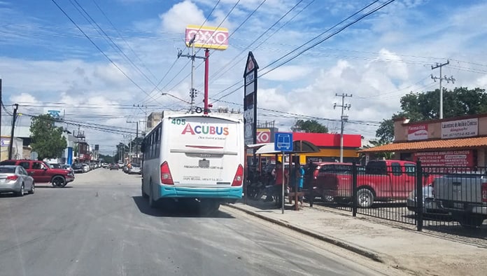 Ciudadanos se indignan ante la falta de las placas.