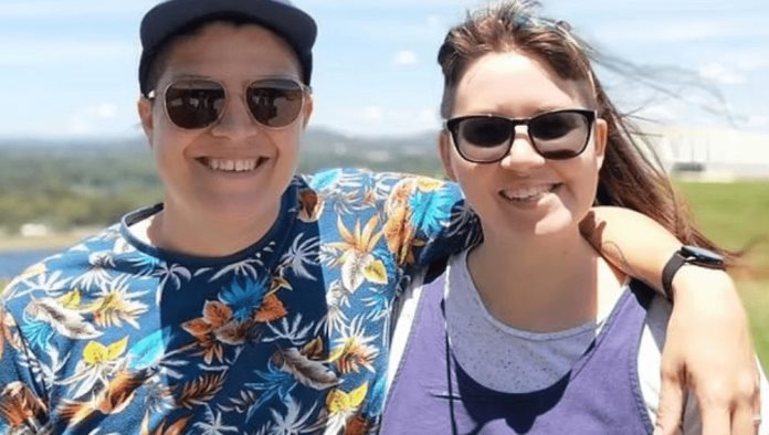 Pareja no binaria prohibió a doctor decir el sexo de su bebé; no quiere imponer ideales