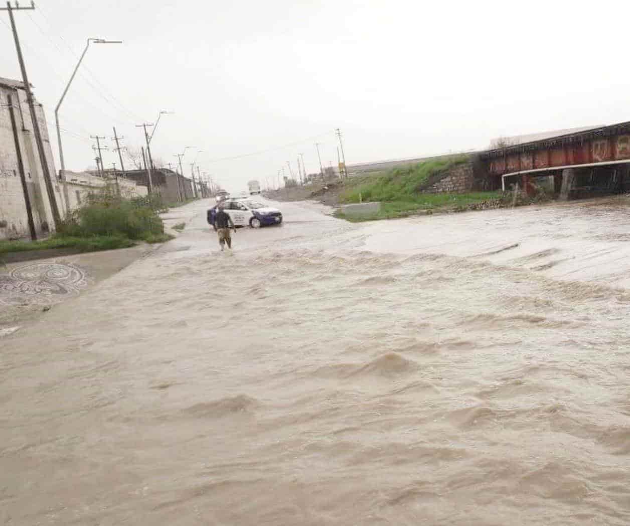 Ante imparable lluvia, Caos, inundación, movilización y rescate