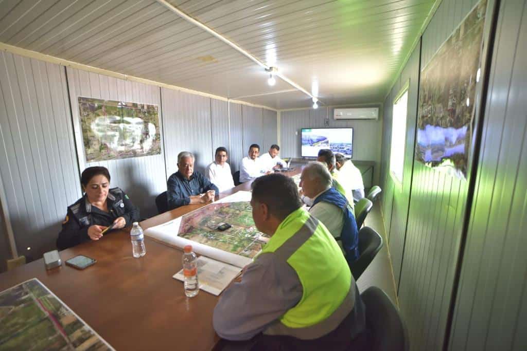 Un mes después de la tragedia, Manuel Bartlett visita El Pinabete
