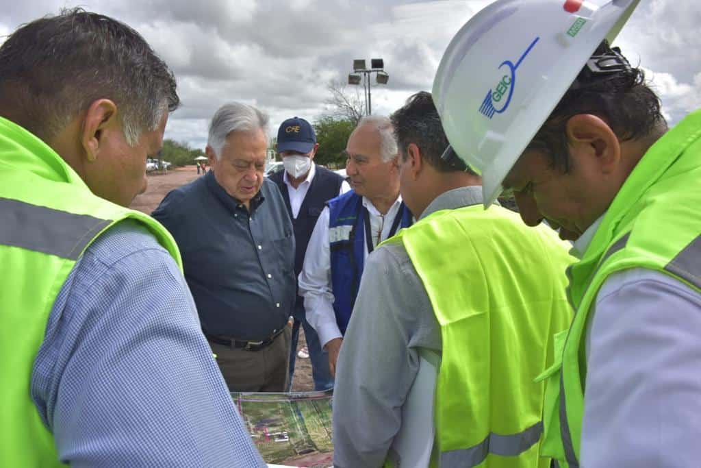 Un mes después de la tragedia, Manuel Bartlett visita El Pinabete