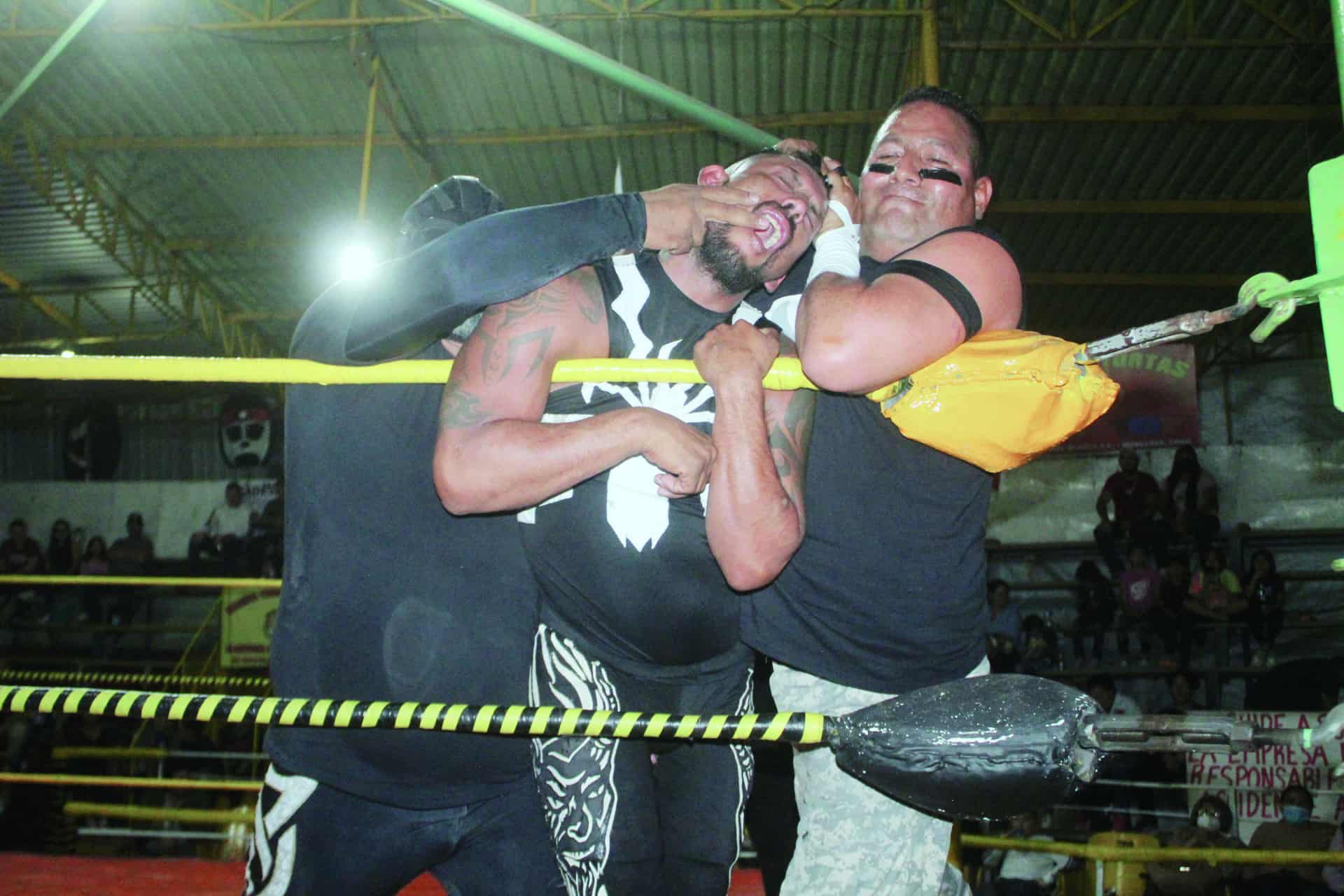 Zintro Luchador el tóxico del cuadrilátero