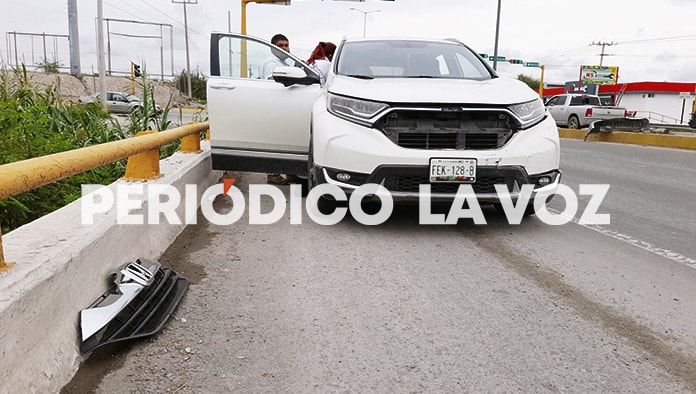 Una camioneta quedó siniestrada luego que un auto se pasara el alto en la carretera 57.