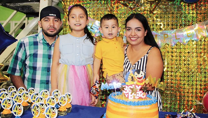 Mía y Mateo comparten su fiesta