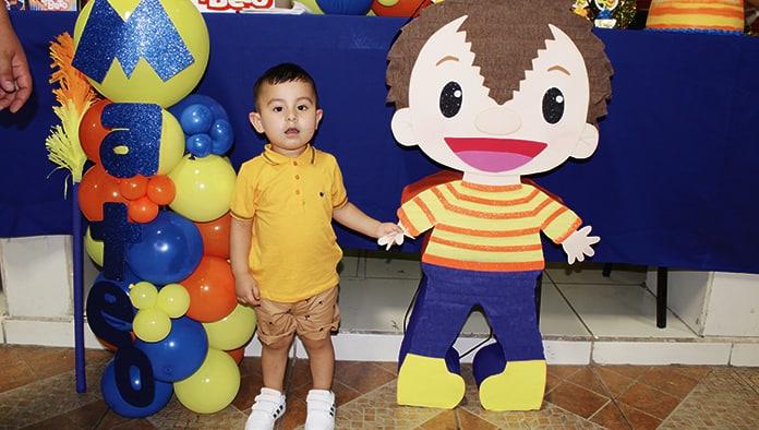 Mía y Mateo comparten su fiesta