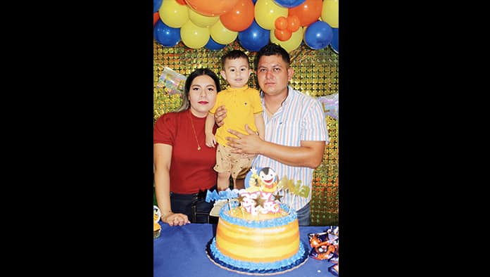 Mía y Mateo comparten su fiesta