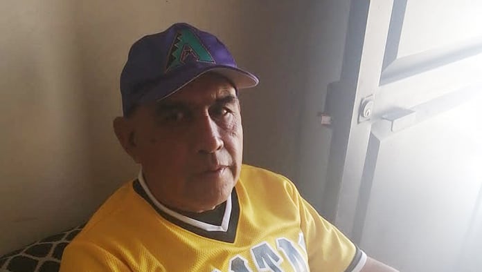 El pollito Ayala ¡Uniforma a los deportistas!