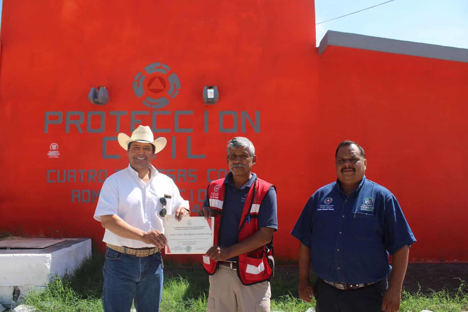 Reconoce Ciénegas a sus bomberos