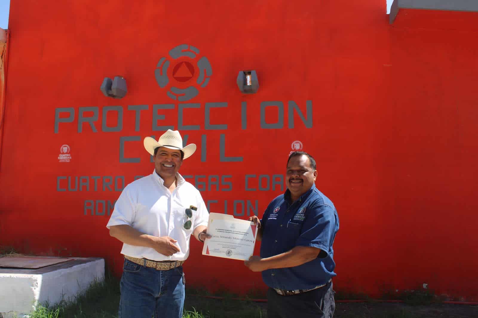 Reconoce Ciénegas a sus bomberos