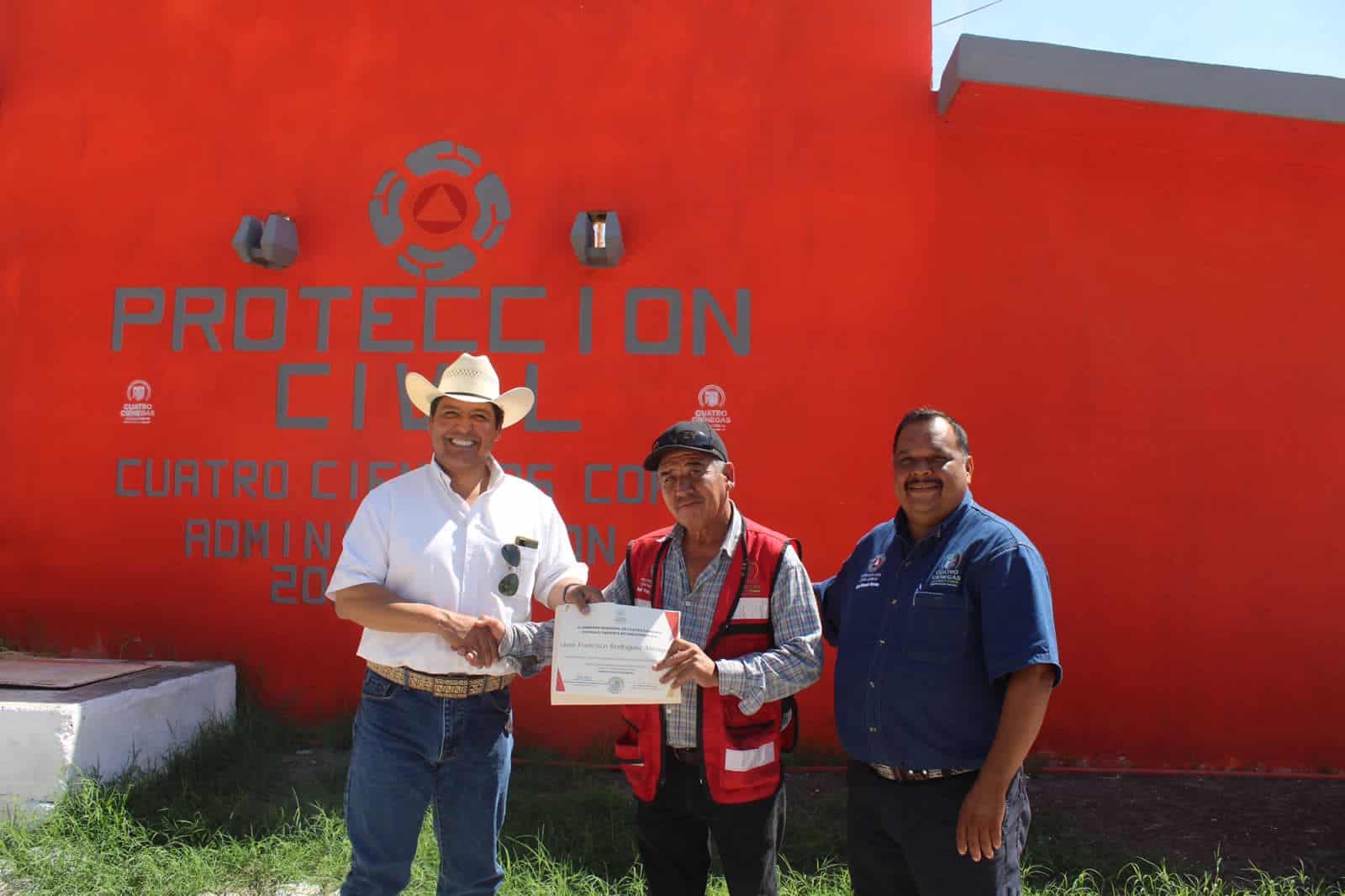 Reconoce Ciénegas a sus bomberos