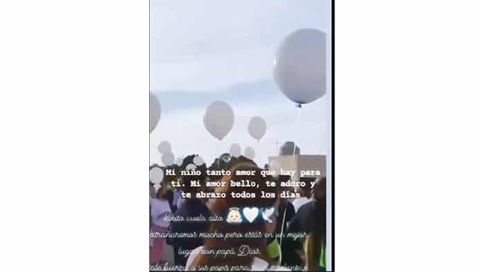 Amigos y familiares acudieron con globos blancos a darle el último adiós.