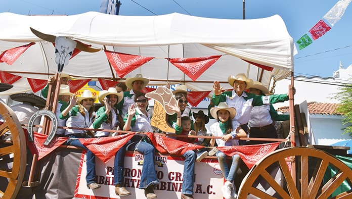 Disfrutan 50 mil de la cabalgata