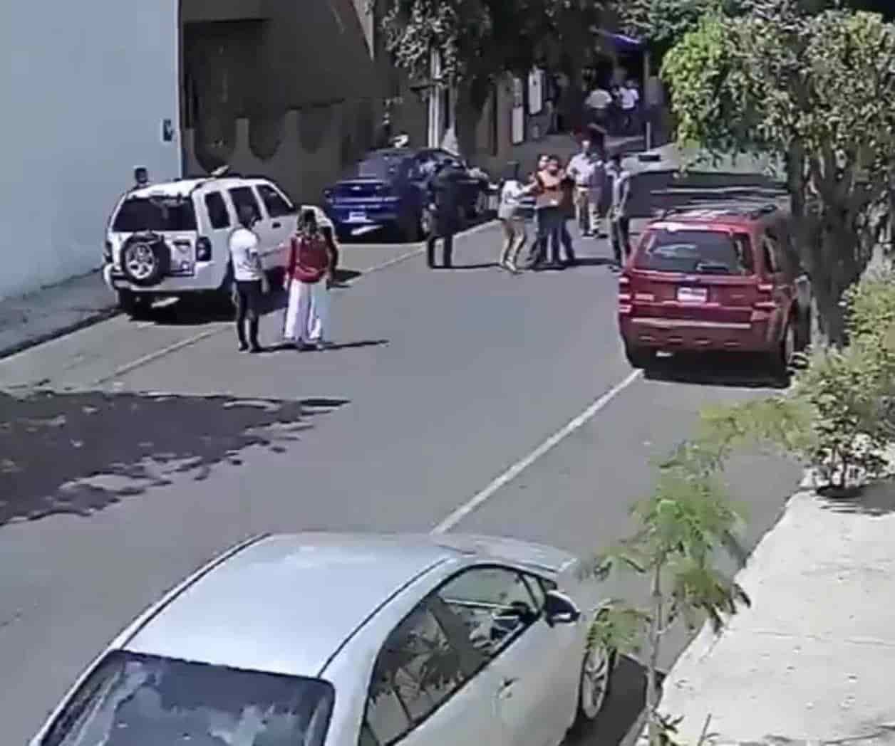 Maestra de Jiu-jitsu le da paliza a ladrón que intentó robarle
