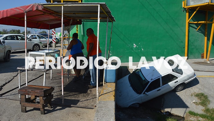 Se echa clavado en arroyo