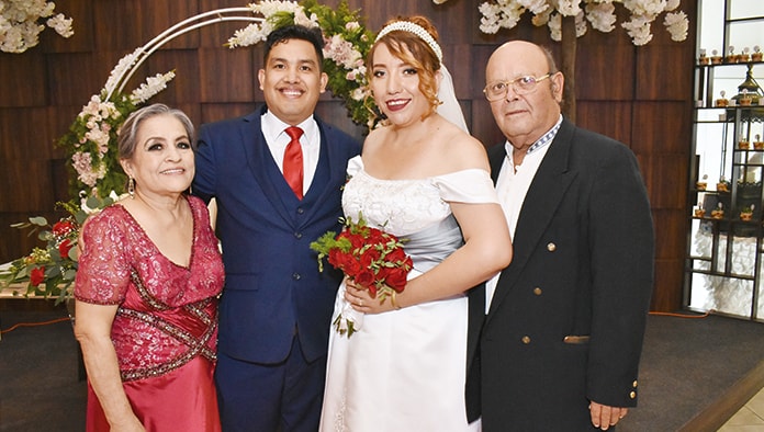 Enlazan sus vidas Rosa & Toño
