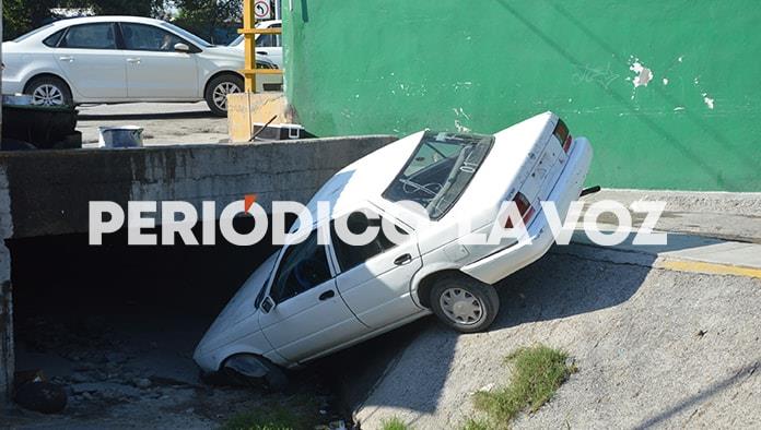 Se echa clavado en arroyo