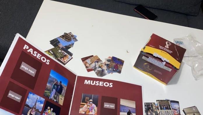 Regala a su novio un ‘álbum del mundial’ sobre su relación