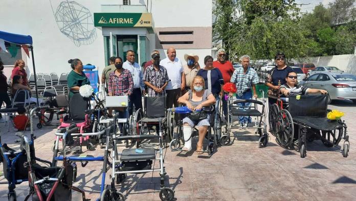 Exponen trabajos en DIF Castaños