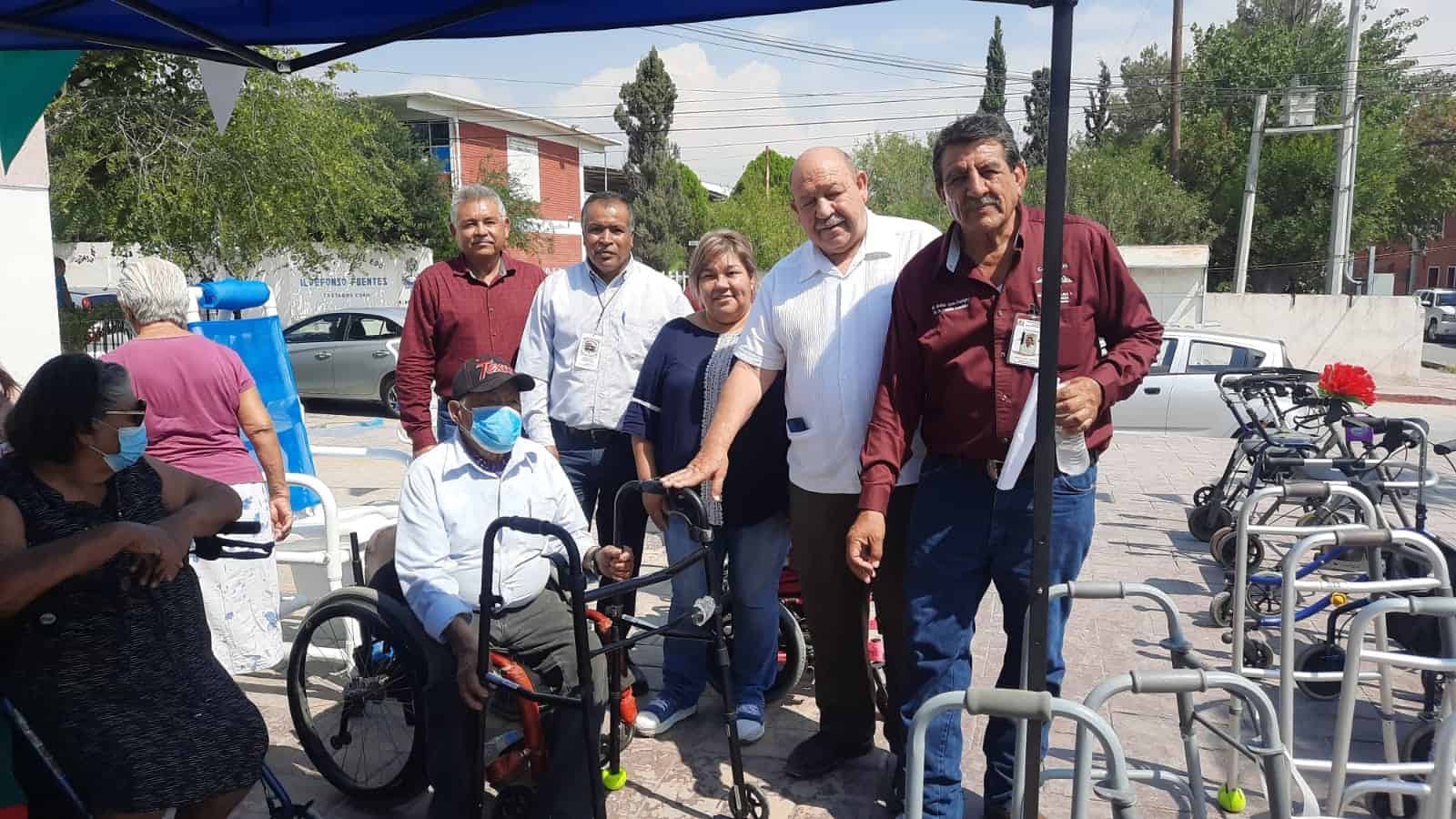 Exponen trabajos en DIF Castaños