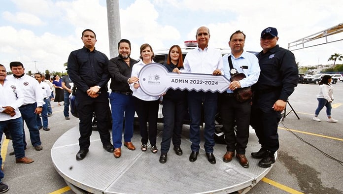 Entrega Alcalde treinta patrullas