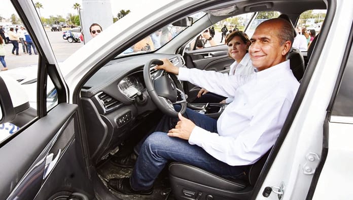Entrega Alcalde treinta patrullas