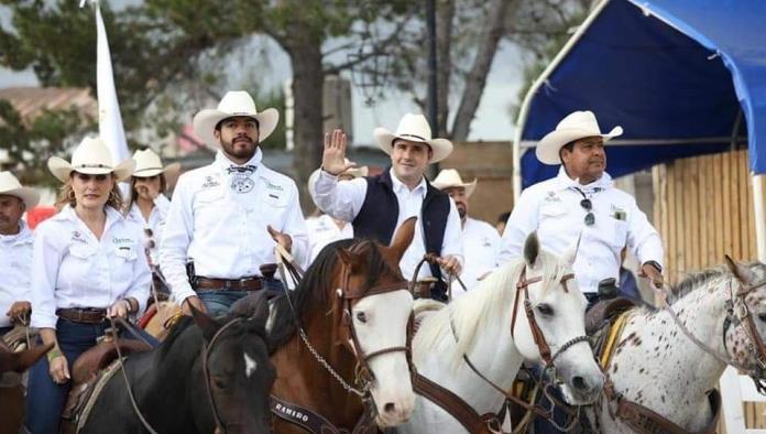 Cuatro Ciénegas | Presente Beto en Cabalgata