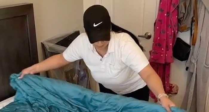 “Si son web*nes, no vengan a EU”: mujer que gana $3 mil diarios limpiando