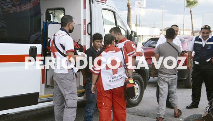 Chocan menores con camioneta