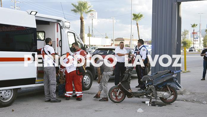 Chocan menores con camioneta