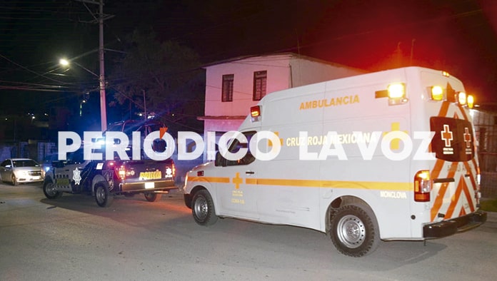 Una fuerte movilización provocó un hombre al cortarse las venas.