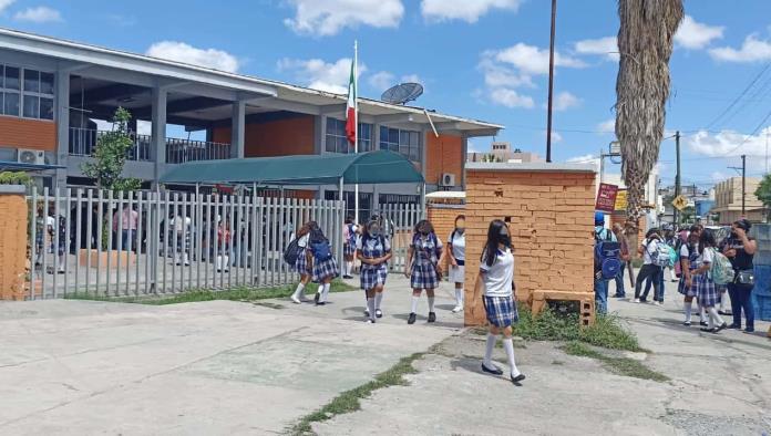 Acusan de acoso a profesor de la 5