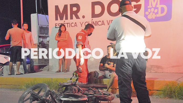 Arrolla a motociclista