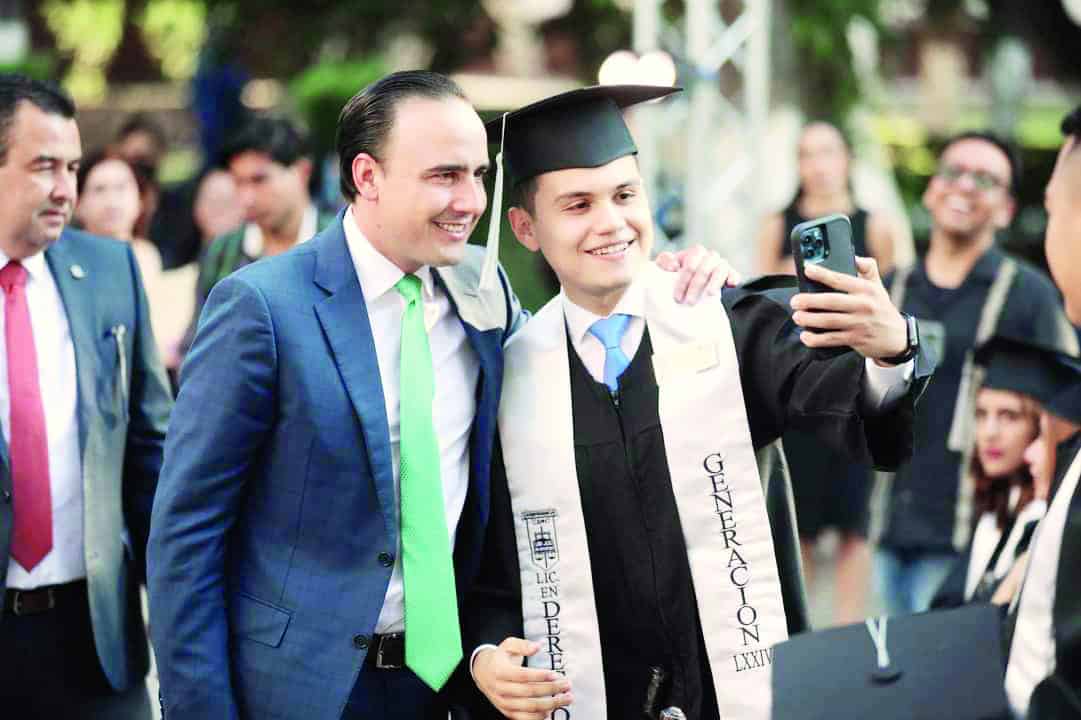 Apadrina Manolo nuevos abogados