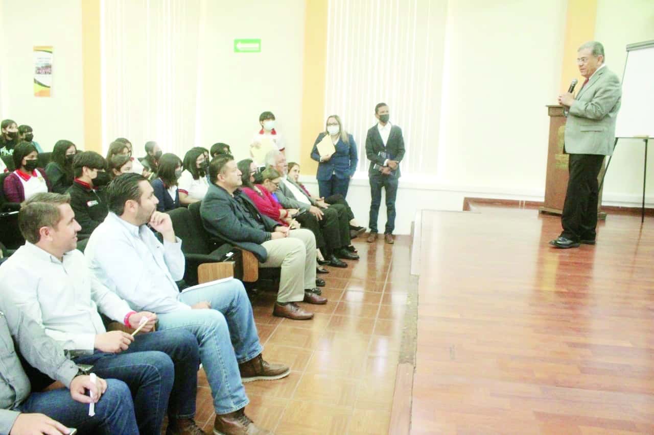 Regresa Hugo a Prepa Ladislao