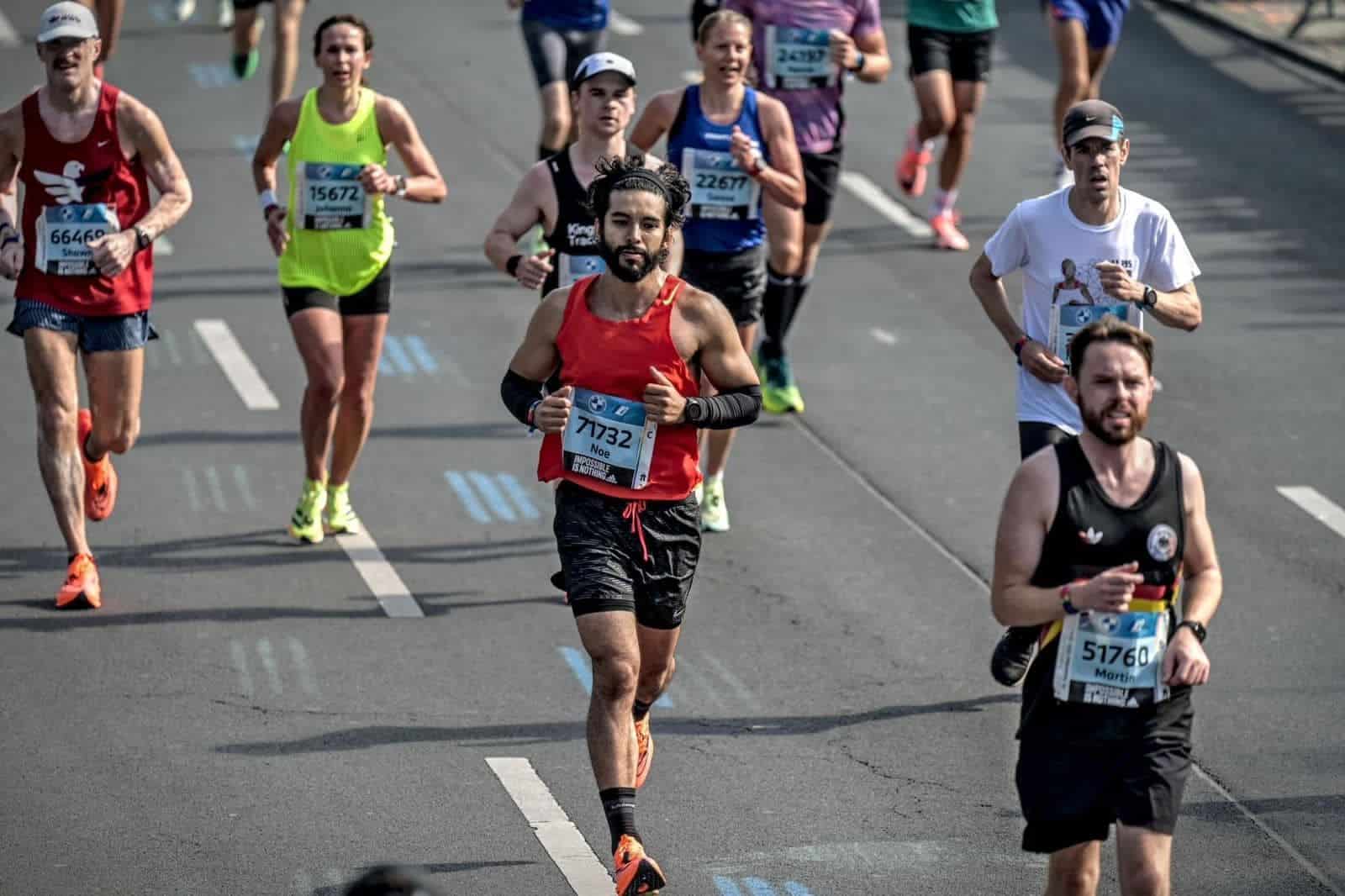 Arriba ciudad Frontera; Noé Zamora Asís ¡lucen en Maratón de Berlín!