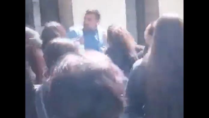Niñas de Irán se revelan en contra de sus profesores conservadores