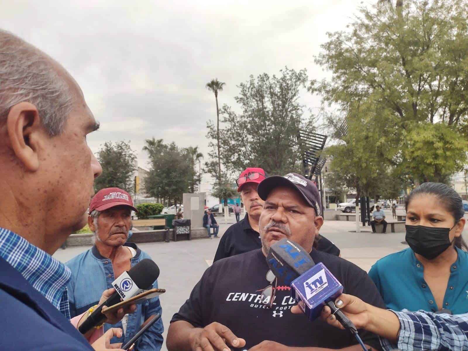 Piden auxilio por fuga en alcantarilla