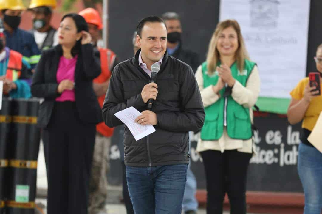 Lleva Manolo Jiménez Mejoras a las escuelas