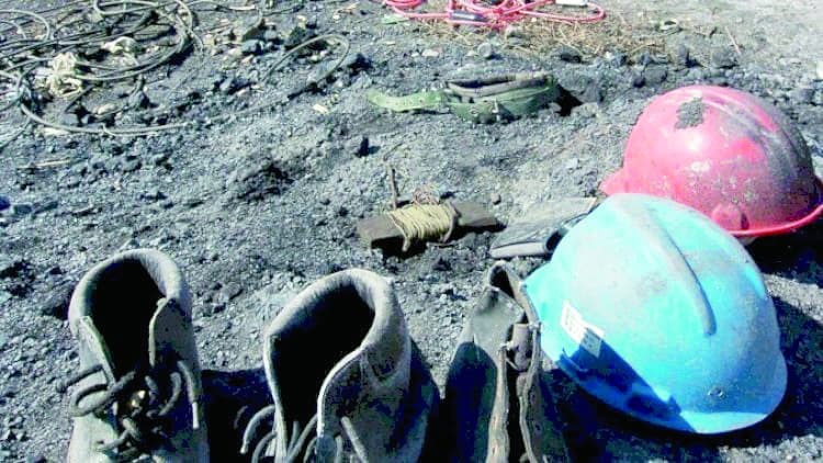 Mineros aún continúan atrapados en el pozo de minera “El Pinabete”.