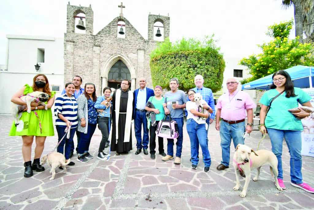Retoman tradición de bendecir a mascotas