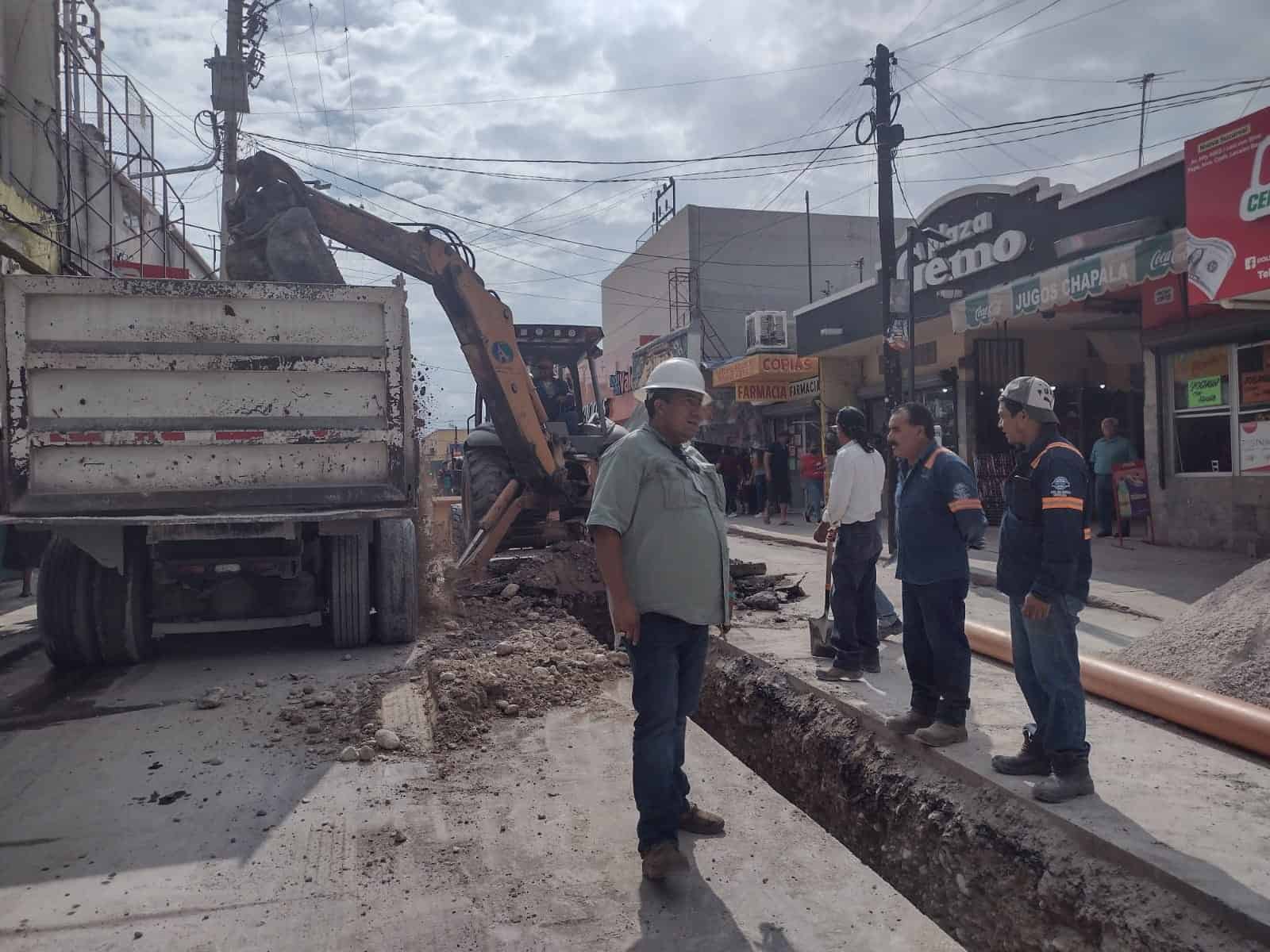 Invierte SIMAS 360 mil en calle De la Fuente