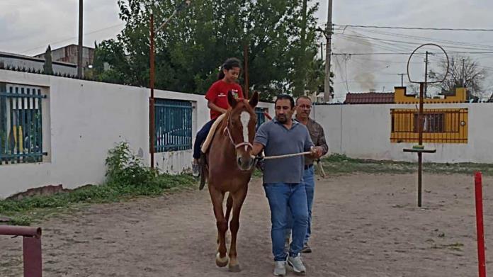 Ofrece CAM Equinoterapia