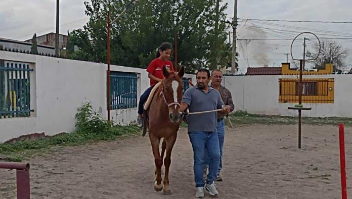 Ofrece CAM Equinoterapia