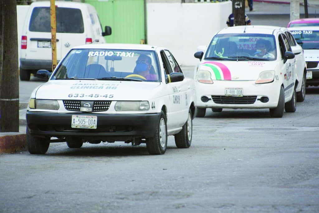 Circulan de taxis autos “chocolate”