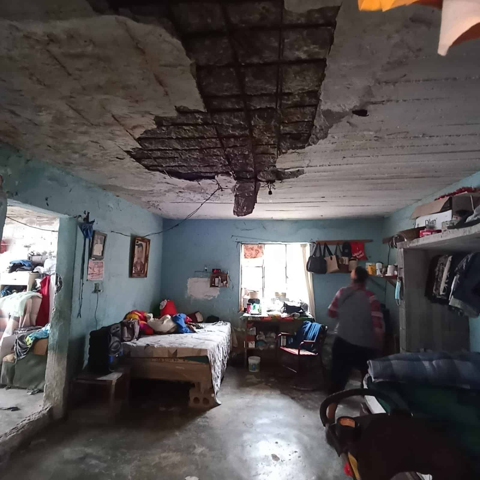 Lluvia le tumba techo