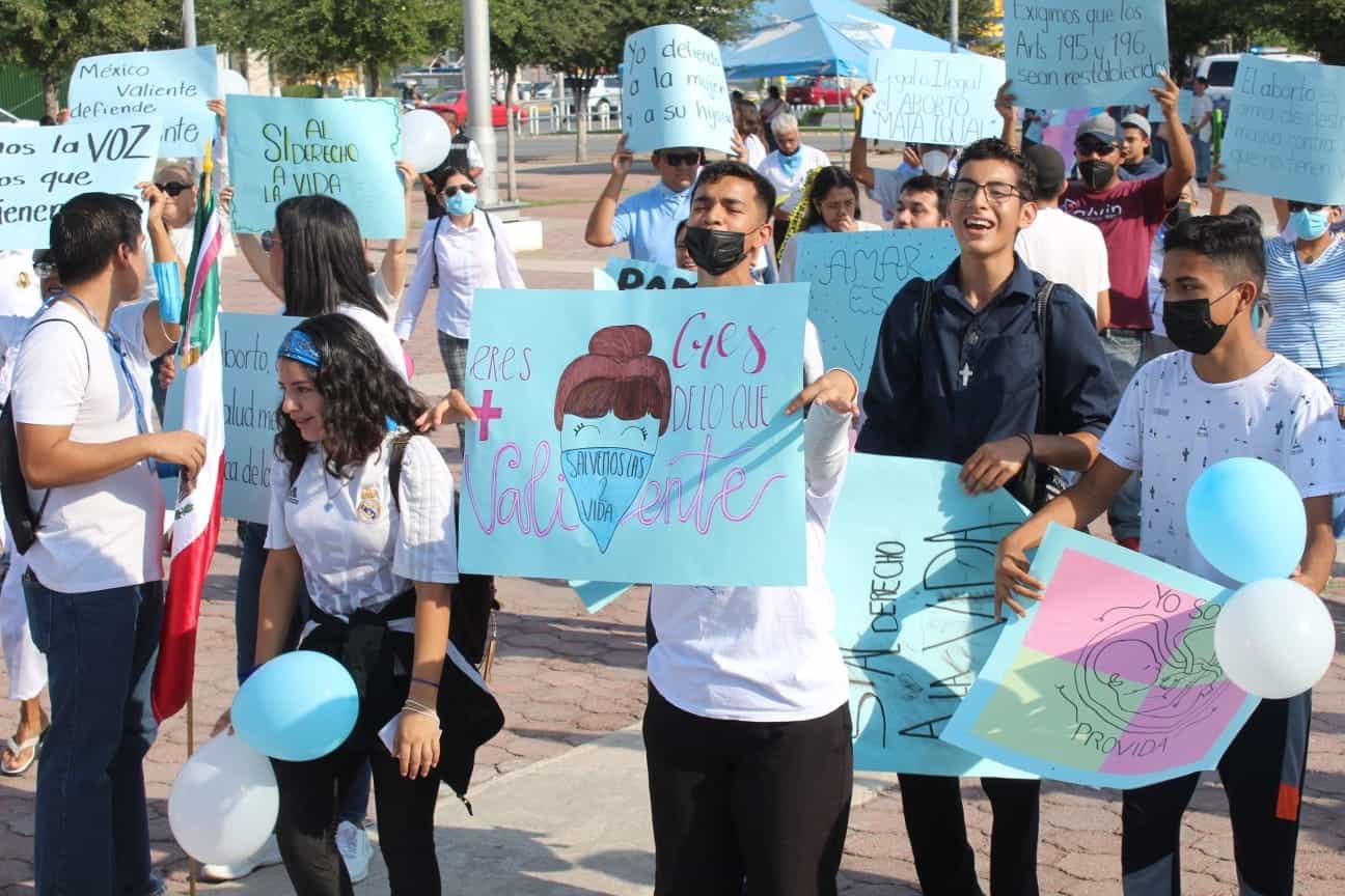 Marchan a favor de la vida