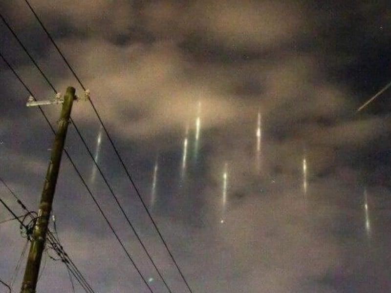 Aparecen pilares de luz en los cielos de Japón