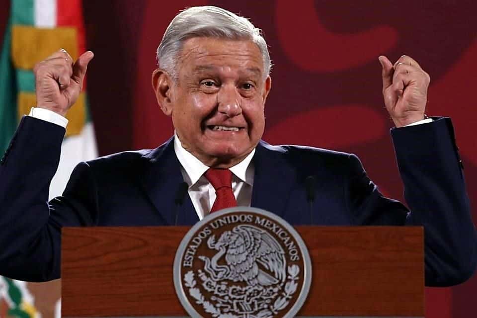 AMLO afirma que está en Belinda aceptar el concierto junto a Nodal en el Zócalo