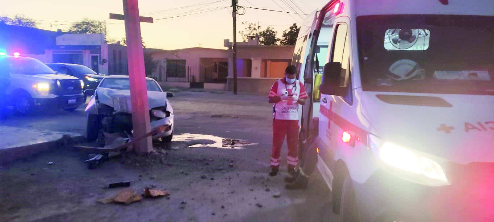 Se queda dormido y rebota en poste 